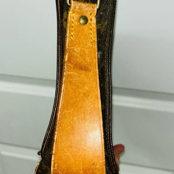 Vintage Louis Vuitton Monogram Crossbody Bag - Picture 7 of 12